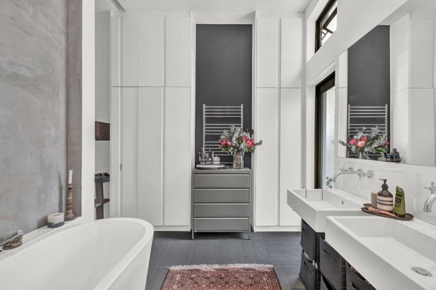 4 Bedroom Property for Sale in Oranjezicht Western Cape